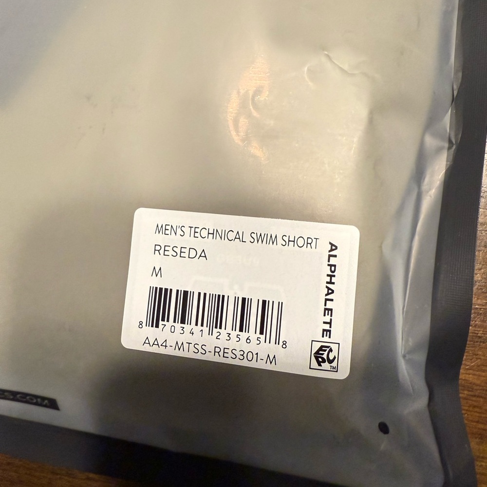 Alphalete Men's Technical Swim Shorts in Reseda - Picture 2 of 3
